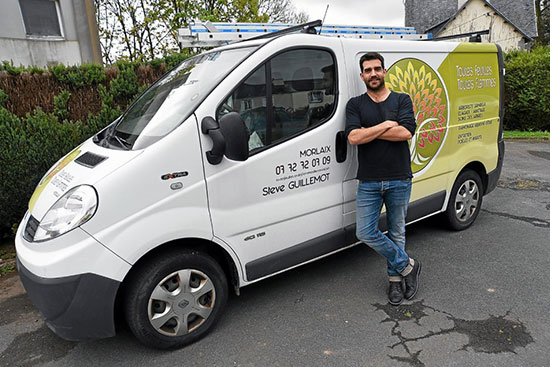 Toutes Feuilles - Toutes Flammes avec son camion d'intervention